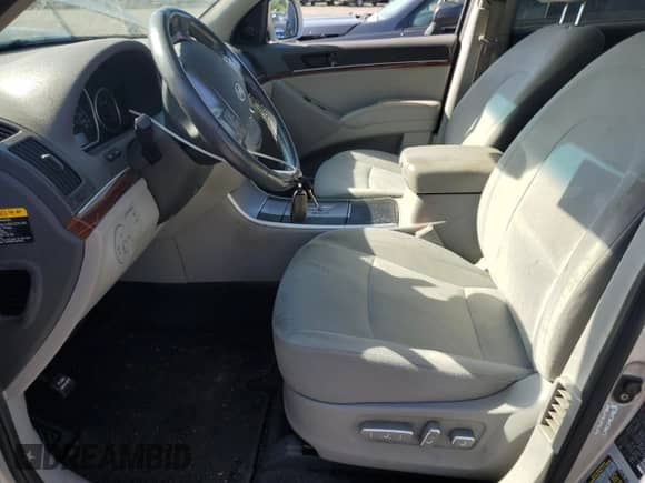 2010 Hyundai Veracruz Limited с VIN KM8NUDCC6AU135528, выставлен на аукционе Copart как лот 64490955 с пробегом 118 244 миль миль и Списание • Salvage title. История ставок и продаж доступна на DreamBid. Изображение 7.