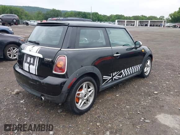 2009 MINI Hardtop with VIN WMWMF33539TW76329, listed as a IAAI auction lot 42512079 with 94,865 mi miles and . Bid and sale history available at DreamBid. Image 4.