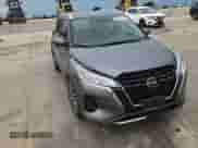2024 Nissan Kicks SV с VIN 3N1CP5CV9RL473332, выставлен на аукционе Copart как лот 60214945 с пробегом 57 692 миль миль и Списание • Salvage title. История ставок и продаж доступна на DreamBid. Изображение 14.