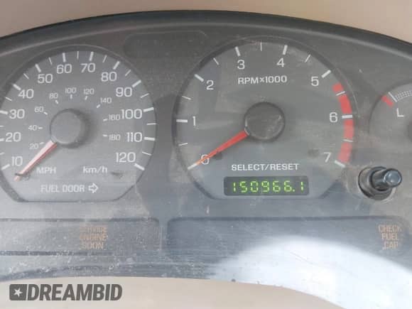 2001 Ford Mustang Standard z VIN 1FAFP40461F231232, wystawiony jako IAAI lot #38659266 z przebiegiem 150 966 mil mil oraz . Historia ofert i sprzedaży dostępna na DreamBid. Obrazek 7.