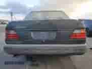 1992 Mercedes-Benz 300 z VIN WDBED30E5NB605052, wystawiony jako Copart lot #80143485 z przebiegiem 305 210 mil mil oraz Czysty tytuł • Clean title. Historia ofert i sprzedaży dostępna na DreamBid. Obrazek 6.