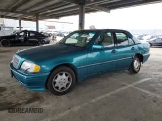 1998 Mercedes-Benz C 230/260/280/320 z VIN WDBHA29G2WA587752, wystawiony jako Copart lot #49995535 z przebiegiem 222 264 mil mil oraz Szkoda całkowita • Salvage title. Historia ofert i sprzedaży dostępna na DreamBid. Obrazek 1.