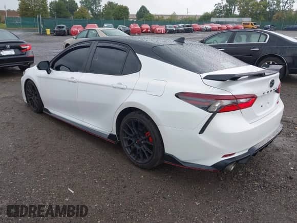 2022 Toyota Camry TRD с VIN 4T1KZ1AK3NU069359, выставлен на аукционе IAAI как лот 43308807 с пробегом 32 142 миль миль и . История ставок и продаж доступна на DreamBid. Изображение 3.