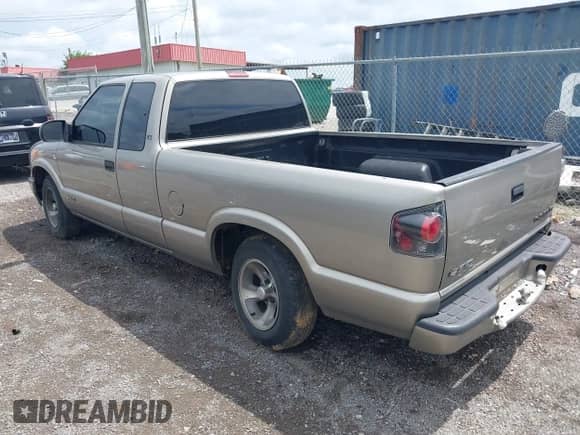 2000 Chevrolet S-10 LS с VIN 1GCCS1947Y8134178, выставлен на аукционе IAAI как лот 42689910 с пробегом 173 931 миль миль и . История ставок и продаж доступна на DreamBid. Изображение 3.
