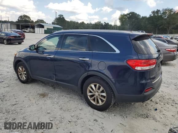 2018 Kia Sorento LX with VIN 5XYPG4A52JG352102, listed as a Copart auction lot 71438245 with 196,466 mi miles and Clean title. Bid and sale history available at DreamBid. Image 2.
