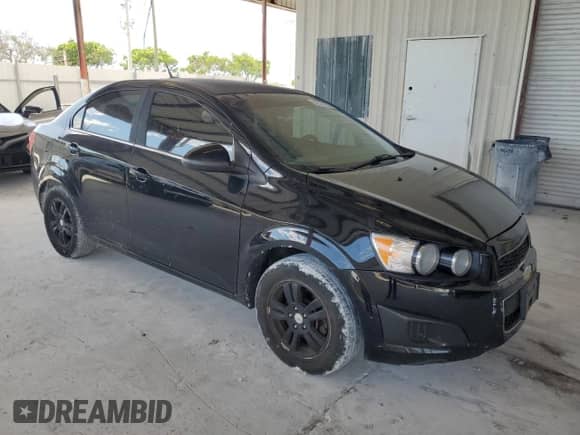 2012 Chevrolet Sonic LT z VIN 1G1JD5SB6C4162631, wystawiony jako Copart lot #68578655 z przebiegiem 135 941 mil mil oraz Czysty tytuł • Clean title. Historia ofert i sprzedaży dostępna na DreamBid. Obrazek 4.