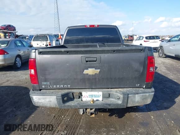 2011 Chevrolet Silverado 1500 LT z VIN 1GCRCSEAXBZ269861, wystawiony jako IAAI lot #41469839 z przebiegiem 199 929 mil mil oraz . Historia ofert i sprzedaży dostępna na DreamBid. Obrazek 16.