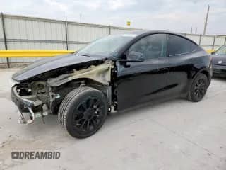 2023 Tesla Model Y Long Range z VIN 7SAYGAEE9PF708142, wystawiony jako Copart lot #71913875 z przebiegiem 44 830 mil mil oraz Szkoda całkowita • Salvage title. Historia ofert i sprzedaży dostępna na DreamBid. Obrazek 1.