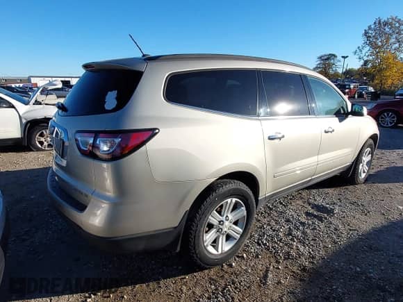 2014 Chevrolet Traverse LT z VIN 1GNKRHKD0EJ113596, wystawiony jako IAAI lot #43534806 z przebiegiem 137 655 mil mil oraz . Historia ofert i sprzedaży dostępna na DreamBid. Obrazek 4.
