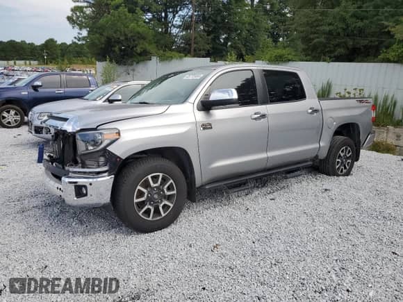 2020 Toyota Tundra Platinum с VIN 5TFGY5F17LX263151, выставлен на аукционе Copart как лот 65772464 с пробегом 104 218 миль миль и Списание • Salvage title. История ставок и продаж доступна на DreamBid. Изображение 1.