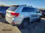 2012 Jeep Grand Cherokee Laredo z VIN 1C4RJFAG0CC189237, wystawiony jako Copart lot #82317425 z przebiegiem 246 995 mil mil oraz Czysty tytuł • Clean title. Historia ofert i sprzedaży dostępna na DreamBid. Obrazek 3.