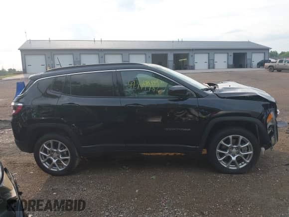 2024 Jeep Compass Latitude Lux с VIN 3C4NJDFN3RT124051, выставлен на аукционе IAAI как лот 42749782 с пробегом 7 856 миль миль и . История ставок и продаж доступна на DreamBid. Изображение 13.