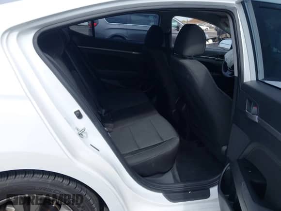 2018 Hyundai Elantra SEL z VIN 5NPD84LF0JH291119, wystawiony jako IAAI lot #43252735 z przebiegiem 80 913 mil mil oraz . Historia ofert i sprzedaży dostępna na DreamBid. Obrazek 8.