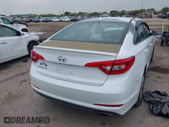 2016 Hyundai Sonata SE с VIN 5NPE24AF5GH384798, выставлен на аукционе IAAI как лот 43032970 с пробегом 109 313 миль миль и . История ставок и продаж доступна на DreamBid. Изображение 15.