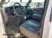 2019 Chevrolet Express Cargo с VIN 1GCWGBFP4K1164337, выставлен на аукционе Copart как лот 52308495 с пробегом 151 533 миль миль и Списание • Salvage title. История ставок и продаж доступна на DreamBid. Изображение 7.