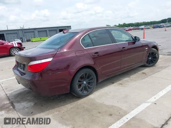 2010 BMW 5 Series 535i xDrive z VIN WBANV9C54AC390665, wystawiony jako IAAI lot #42483948 z przebiegiem 133 204 mil mil oraz . Historia ofert i sprzedaży dostępna na DreamBid. Obrazek 4.