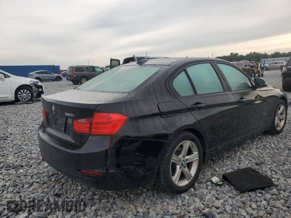 2015 BMW 3 Series 320i с VIN WBA3B1G58FNT03213, выставлен на аукционе Copart как лот 80630675 с пробегом 163 505 миль миль и Списание • Salvage title. История ставок и продаж доступна на DreamBid. Изображение 3.