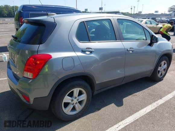 2020 Chevrolet Trax LS with VIN 3GNCJKSB9LL156735, listed as a IAAI auction lot 42947571 with 26,986 mi miles and . Bid and sale history available at DreamBid. Image 4.