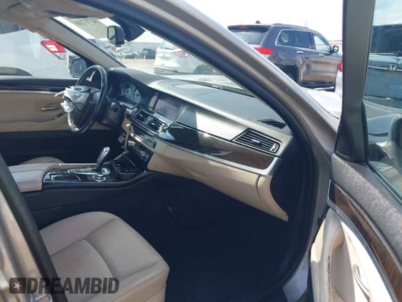 2013 BMW 5 Series 535i xDrive с VIN WBAFU7C51DDU74954, выставлен на аукционе IAAI как лот 42717248 с пробегом 172 827 миль миль и . История ставок и продаж доступна на DreamBid. Изображение 5.