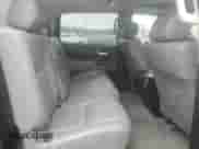 2010 Toyota Tundra Limited z VIN 5TFHY5F1XAX106148, wystawiony jako Copart lot #54925455 z przebiegiem 227 934 mil mil oraz Szkoda całkowita • Salvage title. Historia ofert i sprzedaży dostępna na DreamBid. Obrazek 10.