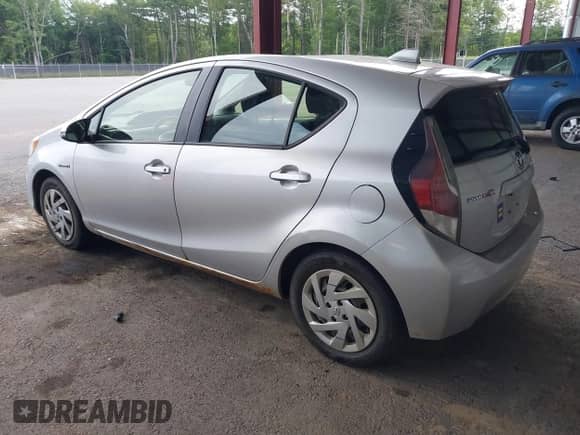 2015 Toyota Prius One z VIN JTDKDTB30F1580908, wystawiony jako IAAI lot #42583483 z przebiegiem 227 830 mil mil oraz . Historia ofert i sprzedaży dostępna na DreamBid. Obrazek 3.