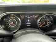 2022 Jeep Wrangler Unlimited Willys z VIN 1C4HJXDN6NW195685, wystawiony jako Copart lot #87094405 z przebiegiem 142 158 mil mil oraz Czysty tytuł • Clean title. Historia ofert i sprzedaży dostępna na DreamBid. Obrazek 8.