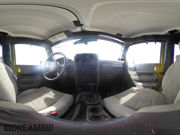 2007 Jeep Wrangler Unlimited Sahara z VIN 1J8GA59167L161894, wystawiony jako IAAI lot #41856064 z przebiegiem 122 714 mil mil oraz . Historia ofert i sprzedaży dostępna na DreamBid. Obrazek 19.