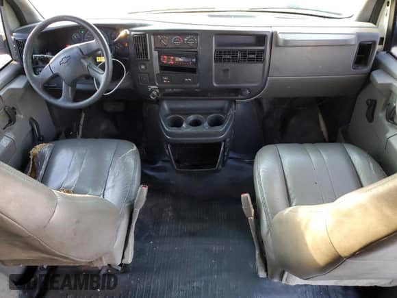 2006 Chevrolet Express Cargo z VIN 1GCGG25VX61220453, wystawiony jako Copart lot #72026125 z przebiegiem 219 173 mil mil oraz Szkoda całkowita • Salvage title. Historia ofert i sprzedaży dostępna na DreamBid. Obrazek 8.