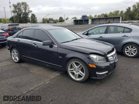 2012 Mercedes-Benz C 250 Sport с VIN WDDGF4HB0CR195890, выставлен на аукционе Copart как лот 82088905 с пробегом 105 505 миль миль и Списание • Salvage title. История ставок и продаж доступна на DreamBid. Изображение 4.