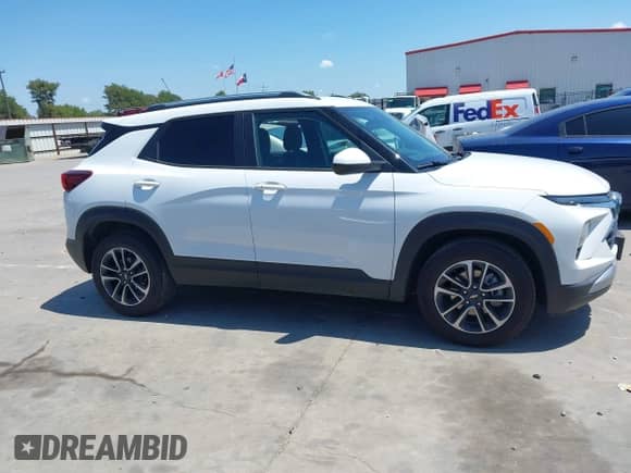 2025 Chevrolet TrailBlazer LT with VIN KL79MPSPXSB137174, listed as a IAAI auction lot 43005448 with 18,846 mi miles and . Bid and sale history available at DreamBid. Image 13.