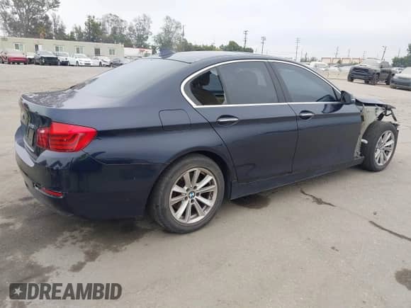 2014 BMW 5 Series 528i z VIN WBA5A5C57ED502055, wystawiony jako IAAI lot #43089502 z przebiegiem 88 448 mil mil oraz . Historia ofert i sprzedaży dostępna na DreamBid. Obrazek 4.