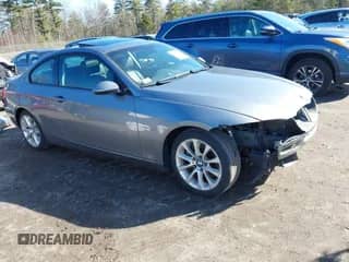 2009 BMW 3 Series 335i xDrive с VIN WBAWC73519E269820, выставлен на аукционе IAAI как лот 41794929 с пробегом 122 691 миль миль и . История ставок и продаж доступна на DreamBid. Изображение 1.