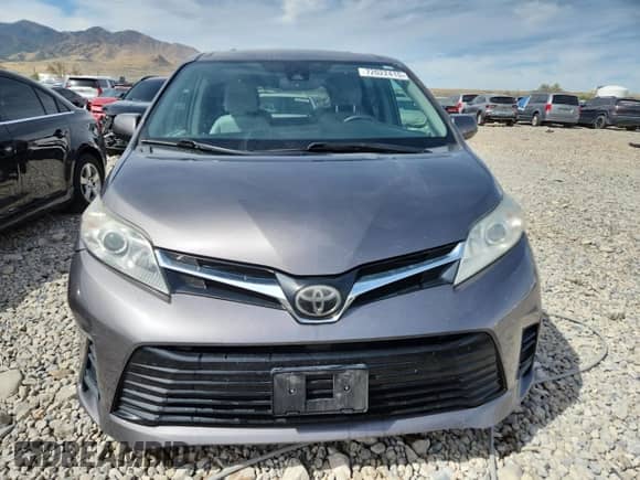 2018 Toyota Sienna LE with VIN 5TDKZ3DC3JS920966, listed as a Copart auction lot 72022415 with 69,369 mi miles and Salvage title. Bid and sale history available at DreamBid. Image 5.