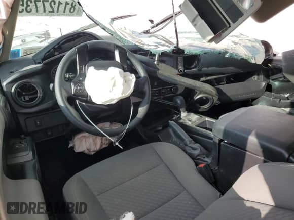 2022 Toyota Tacoma SR z VIN 3TYRZ5CN1NT014189, wystawiony jako Copart lot #81127735 z przebiegiem Nie podano mil oraz Szkoda całkowita • Salvage title. Historia ofert i sprzedaży dostępna na DreamBid. Obrazek 8.