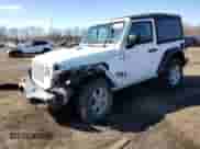 2021 Jeep Wrangler Sport S с VIN 1C4GJXANXMW751236, выставлен на аукционе Copart как лот 50683115 с пробегом 56 325 миль миль и Списание • Salvage title. История ставок и продаж доступна на DreamBid. Изображение 1.