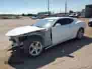 2018 Chevrolet Camaro 1LS z VIN 1G1FA1RX6J0122062, wystawiony jako Copart lot #64812795 z przebiegiem 68 879 mil mil oraz Szkoda całkowita • Salvage title. Historia ofert i sprzedaży dostępna na DreamBid. Obrazek 1.