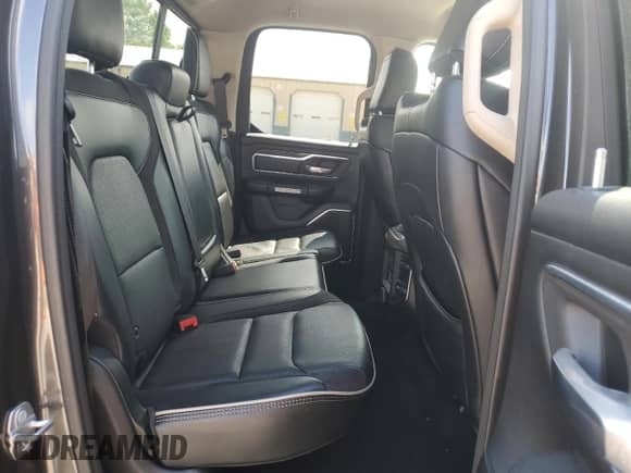 2019 Ram 1500 Laramie z VIN 1C6SRFDT2KN514953, wystawiony jako Copart lot #56747675 z przebiegiem 64 177 mil mil oraz Szkoda całkowita • Salvage title. Historia ofert i sprzedaży dostępna na DreamBid. Obrazek 10.