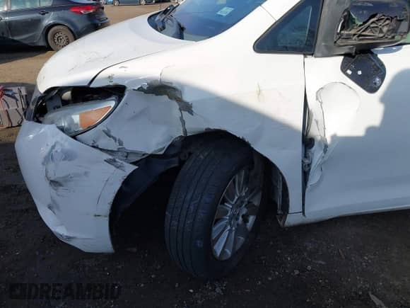 2014 Toyota Sienna Limited с VIN 5TDDK3DC9ES081022, выставлен на аукционе IAAI как лот 41183921 с пробегом Не указан миль и . История ставок и продаж доступна на DreamBid. Изображение 6.