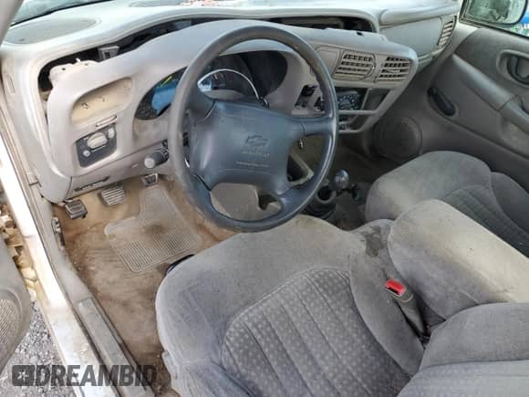 1998 Chevrolet S-10 LS with VIN 1GCCS1941W8127854, listed as a Copart auction lot 56766795 with 137,104 mi miles and Salvage title. Bid and sale history available at DreamBid. Image 8.