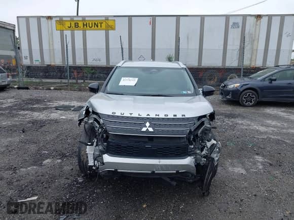 2023 Mitsubishi Outlander SEL z VIN JA4J4VA8XPZ025997, wystawiony jako IAAI lot #42376215 z przebiegiem 20 934 mil mil oraz . Historia ofert i sprzedaży dostępna na DreamBid. Obrazek 6.