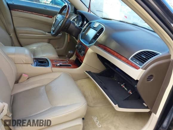 2011 Chrysler 300 C с VIN 2C3CK6CT5BH523999, выставлен на аукционе IAAI как лот 43132517 с пробегом 162 117 миль миль и . История ставок и продаж доступна на DreamBid. Изображение 5.