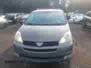 2004 Toyota Sienna XLE z VIN 5TDZA22C44S131961, wystawiony jako IAAI lot #43266500 z przebiegiem 177 567 mil mil oraz . Historia ofert i sprzedaży dostępna na DreamBid. Obrazek 6.