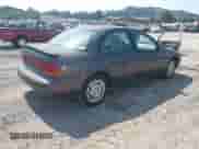 1999 Saturn SL z VIN 1G8ZK5272XZ225139, wystawiony jako IAAI lot #42662628 z przebiegiem 223 692 mil mil oraz . Historia ofert i sprzedaży dostępna na DreamBid. Obrazek 4.