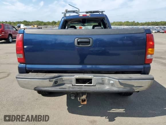 2002 Chevrolet Silverado 2500HD LS z VIN 1GCHK23132F204840, wystawiony jako Copart lot #71725464 z przebiegiem Nie podano mil oraz Szkoda całkowita • Salvage title. Historia ofert i sprzedaży dostępna na DreamBid. Obrazek 6.