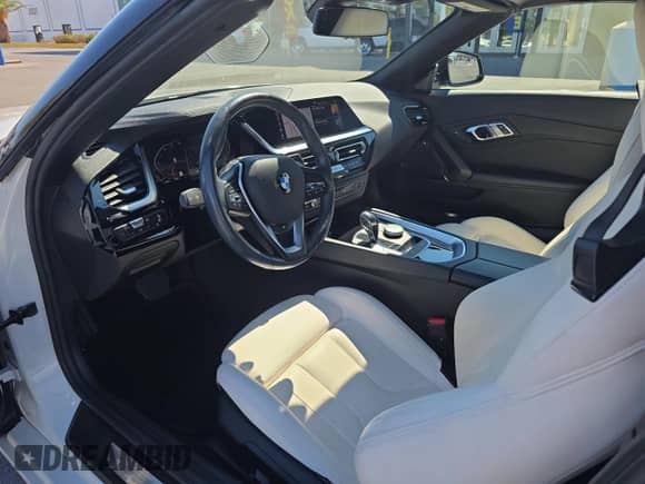 2020 BMW Z4 sDrive30i with VIN WBAHF3C01LWW54583, listed as a Copart auction lot 68391725 with 15,786 mi miles and Salvage title. Bid and sale history available at DreamBid. Image 9.