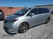 2015 Toyota Sienna SE Premium с VIN 5TDXK3DC7FS657513, выставлен на аукционе Copart как лот 86645165 с пробегом 76 119 миль миль и Чистый • Clean title. История ставок и продаж доступна на DreamBid. Изображение 1.