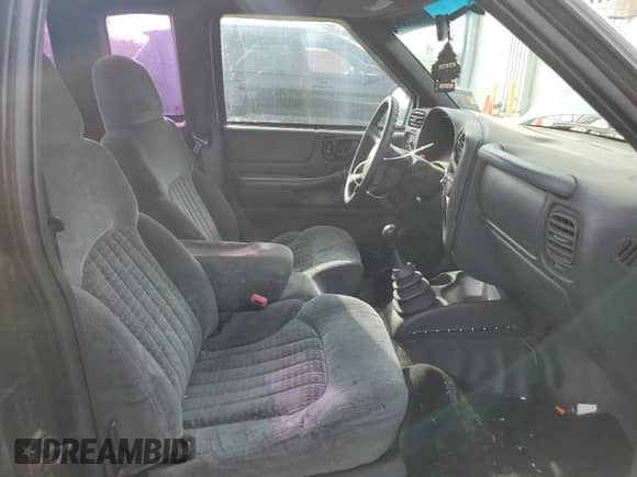 2000 Chevrolet S-10 LS Xtreme z VIN 1GCCS1957YK274176, wystawiony jako Copart lot #77620384 z przebiegiem 153 691 mil mil oraz Nie do naprawy • Non repairable. Historia ofert i sprzedaży dostępna na DreamBid. Obrazek 7.