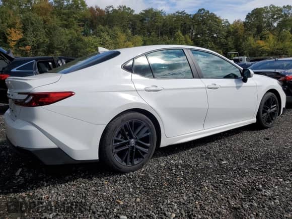 2025 Toyota Camry SE with VIN 4T1DAACK4SU526656, listed as a Copart auction lot 85837745 with 5,535 mi miles and Clean title. Bid and sale history available at DreamBid. Image 3.