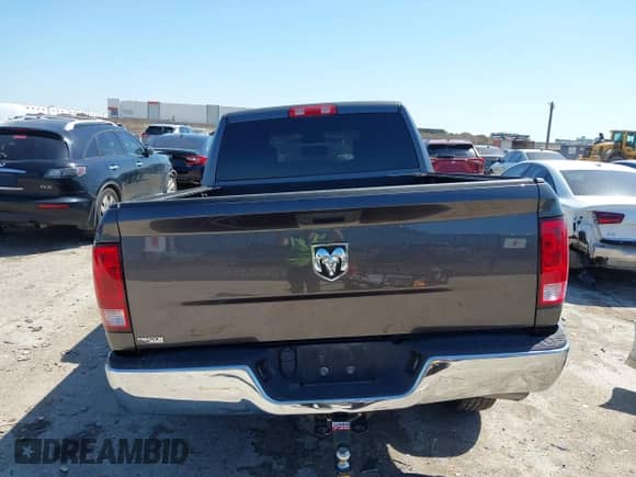 2020 Ram 1500 Tradesman z VIN 1C6RR6FG7LS153348, wystawiony jako IAAI lot #41977543 z przebiegiem 69 604 mil mil oraz . Historia ofert i sprzedaży dostępna na DreamBid. Obrazek 16.