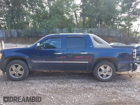 2009 Chevrolet Avalanche LTZ z VIN 3GNFK32089G229223, wystawiony jako IAAI lot #42824520 z przebiegiem 198 716 mil mil oraz . Historia ofert i sprzedaży dostępna na DreamBid. Obrazek 14.